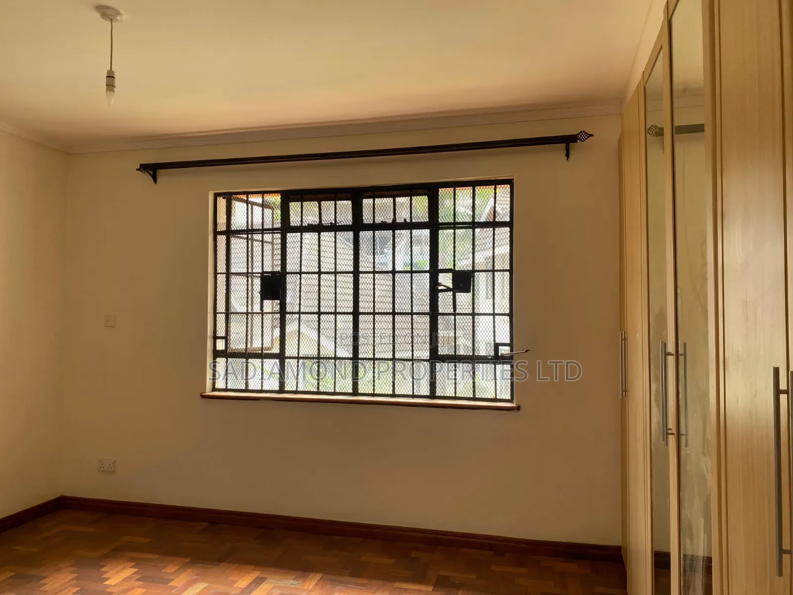 5bdrm Villa in Nyari for rent
