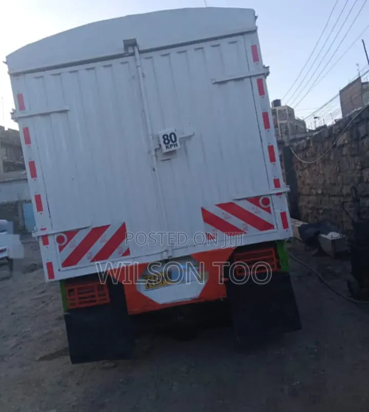 Isuzu KBW NPR 4.3 Truck 2014 White