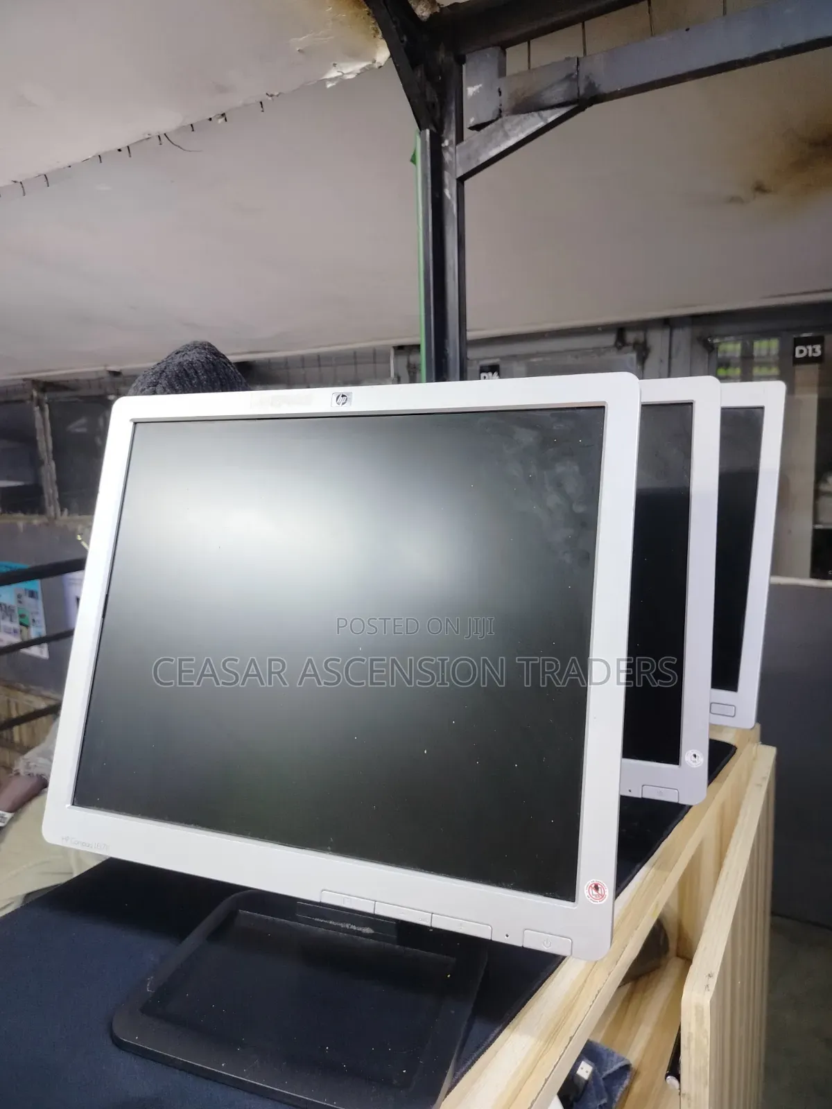 HP 17inches Square