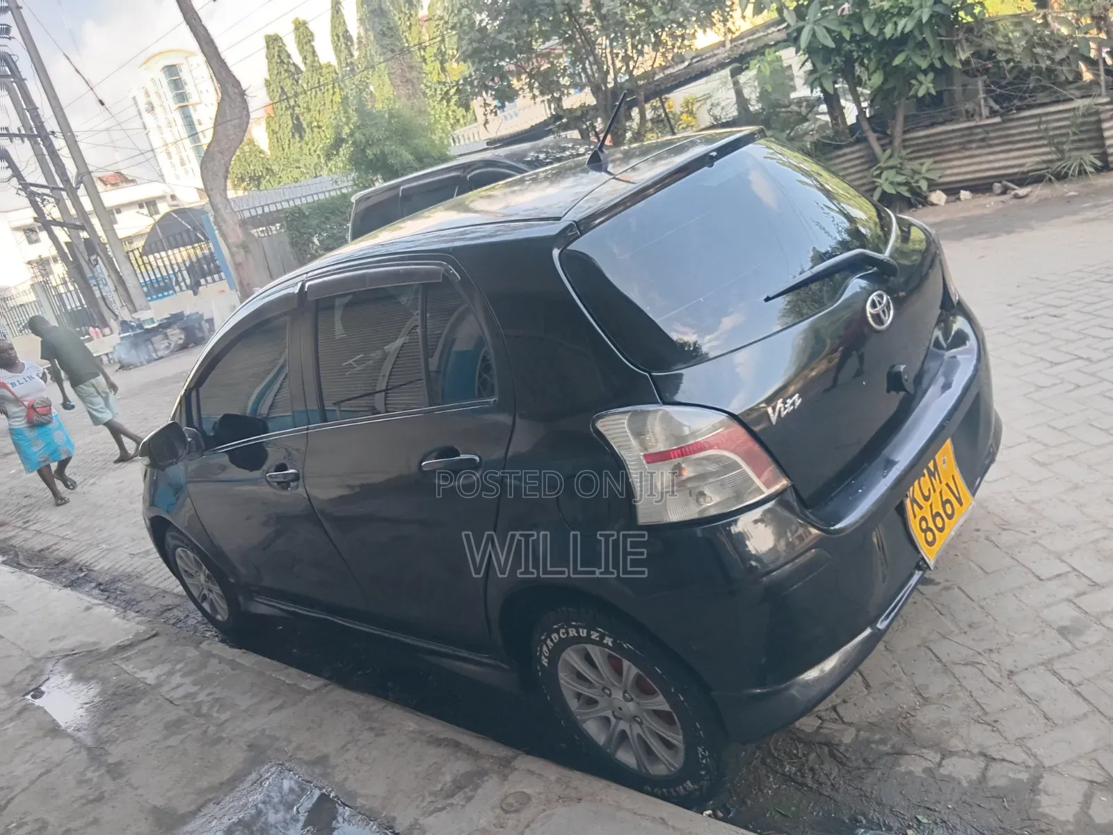 Toyota Vitz 2010 Black
