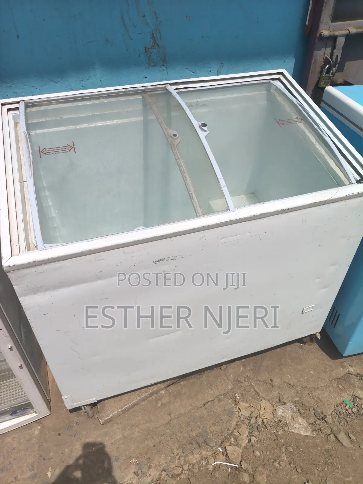 Freezer Display Fridge 300litres