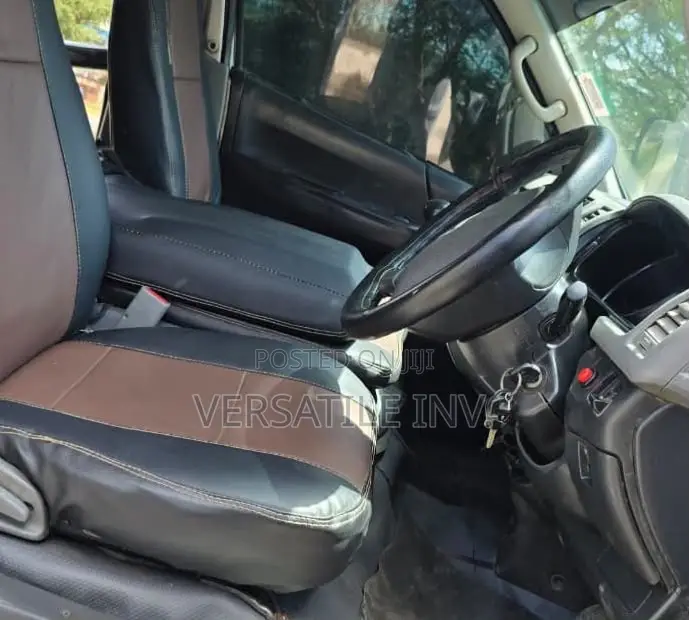 Toyota HiAce 2011 Silver