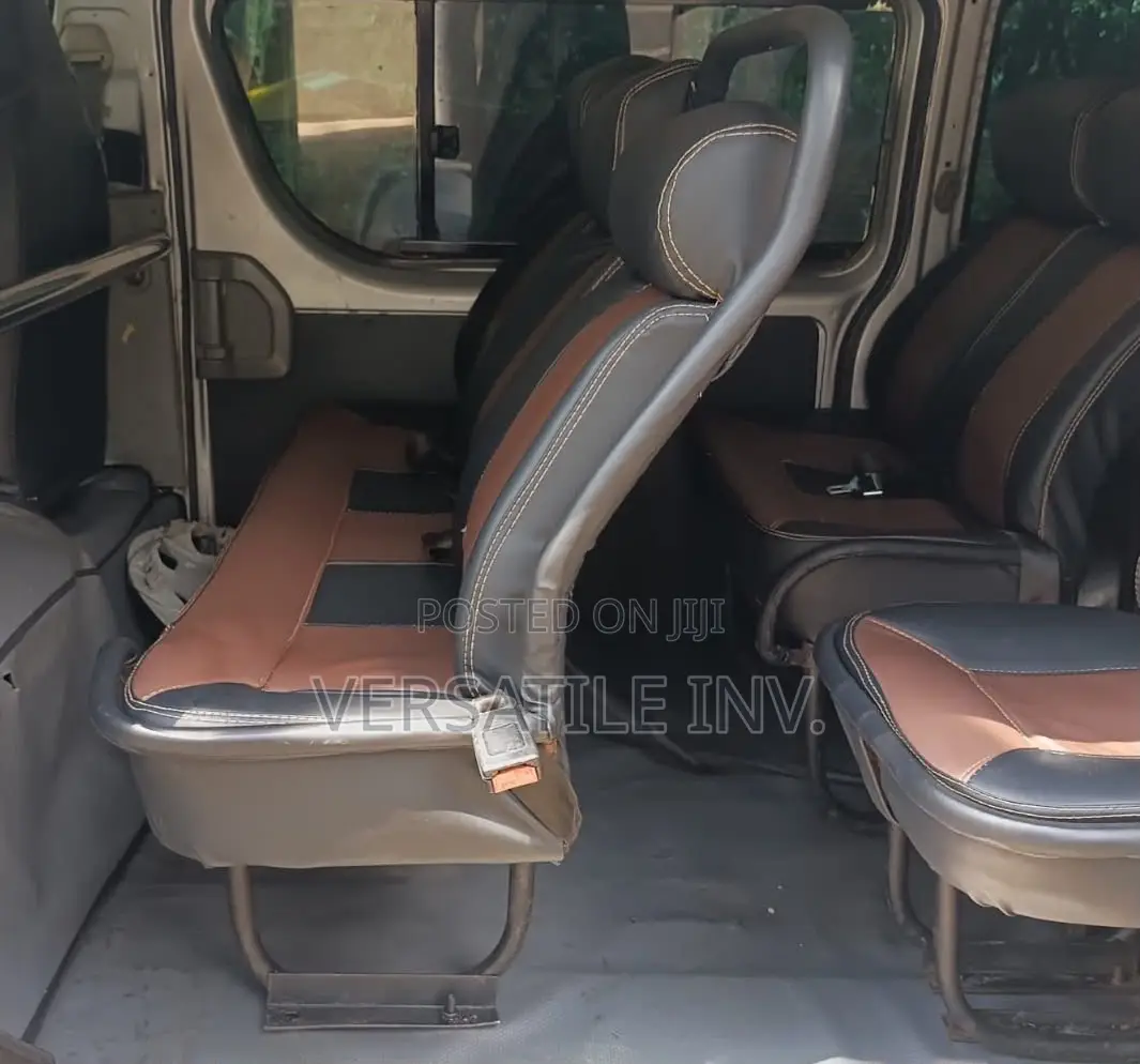 Toyota HiAce 2011 Silver