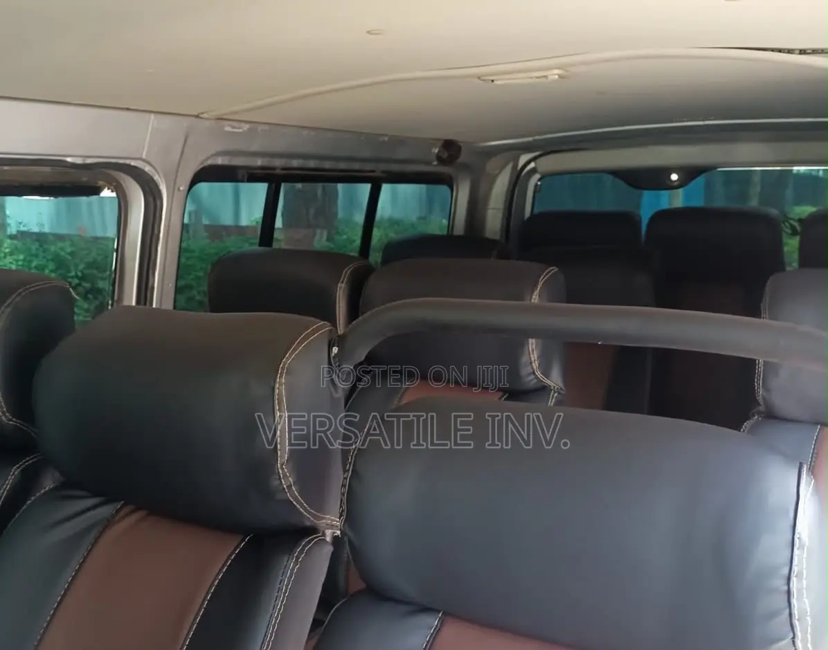 Toyota HiAce 2011 Silver