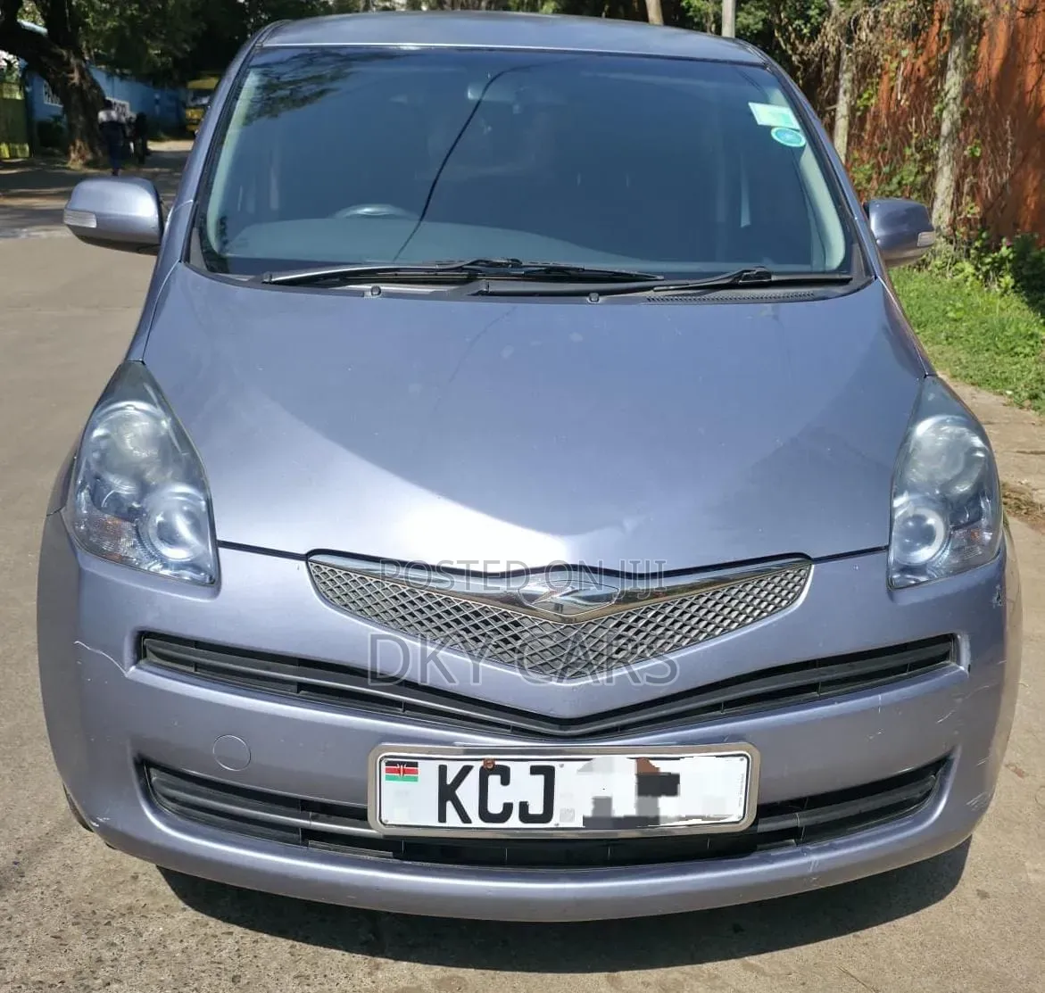 Toyota Ractis 2011 Silver