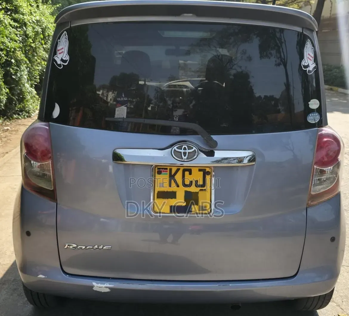 Toyota Ractis 2011 Silver