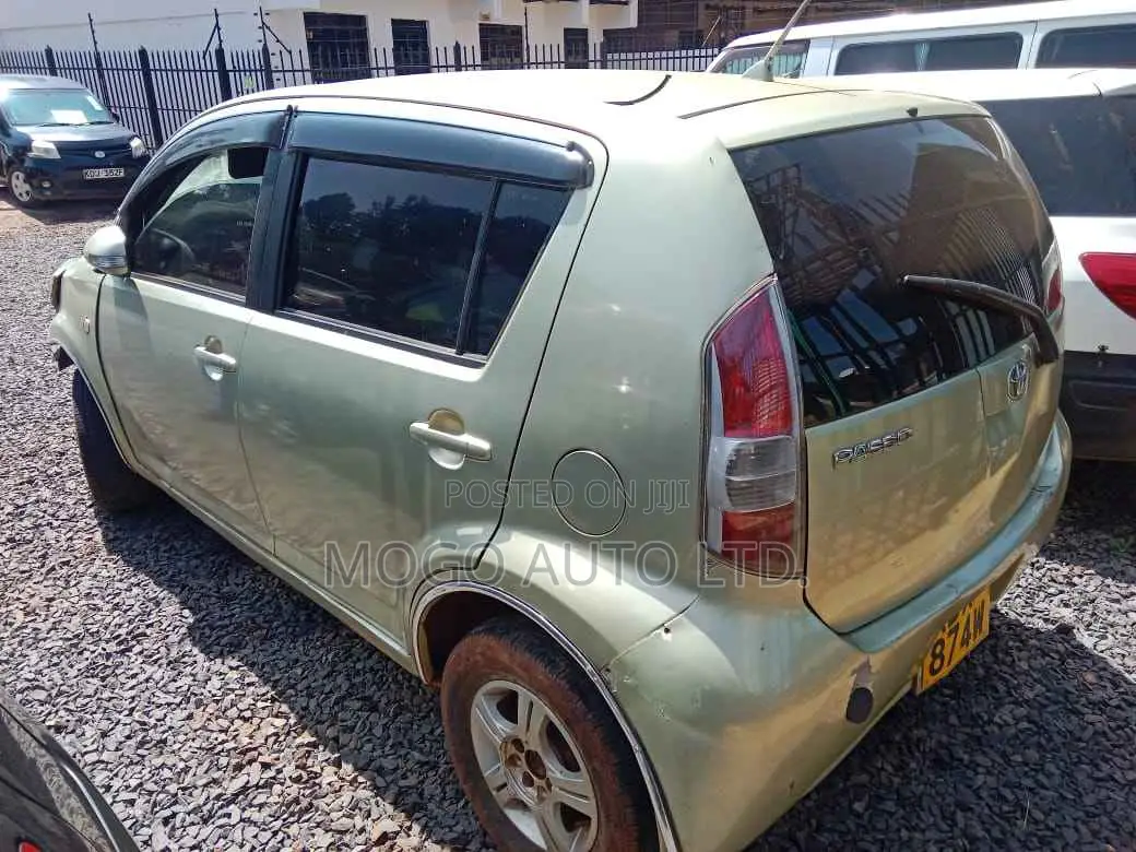 Toyota Passo 2006 Beige