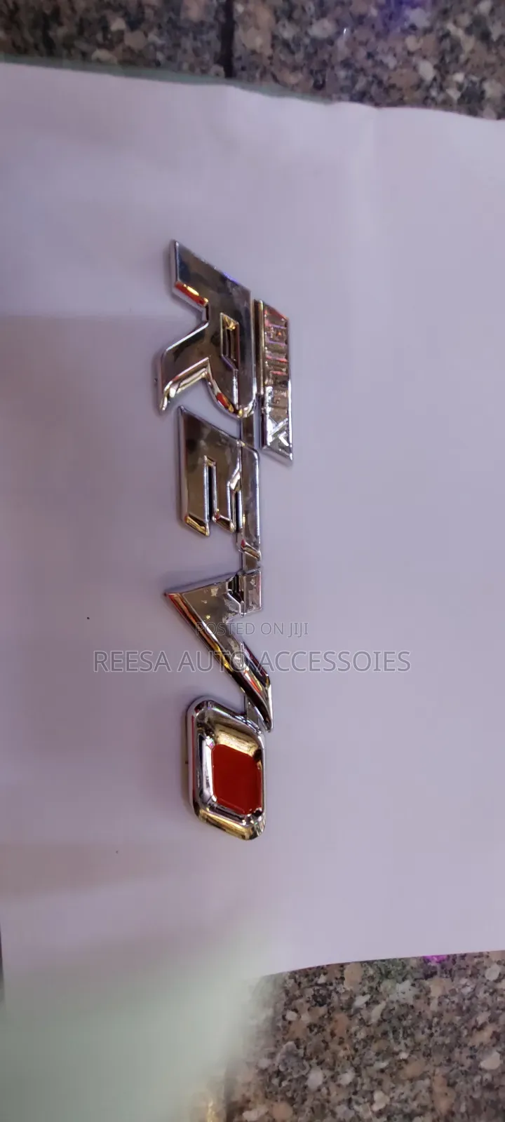 Emblem Hillux Revo
