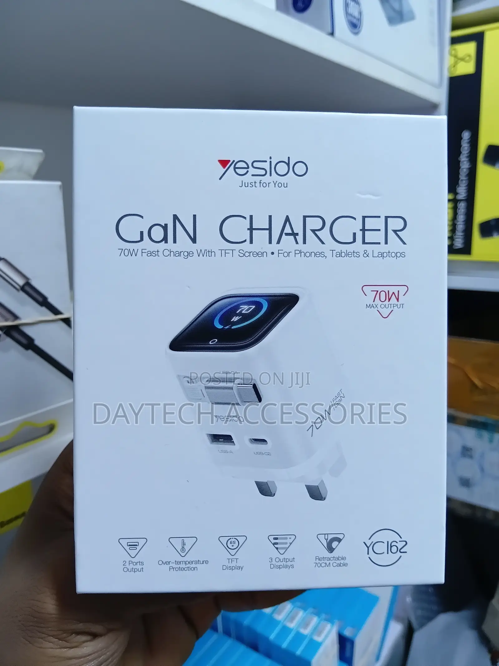 Yesido YC162 GaN Charger With TFT Display to Monitor Charging Power.