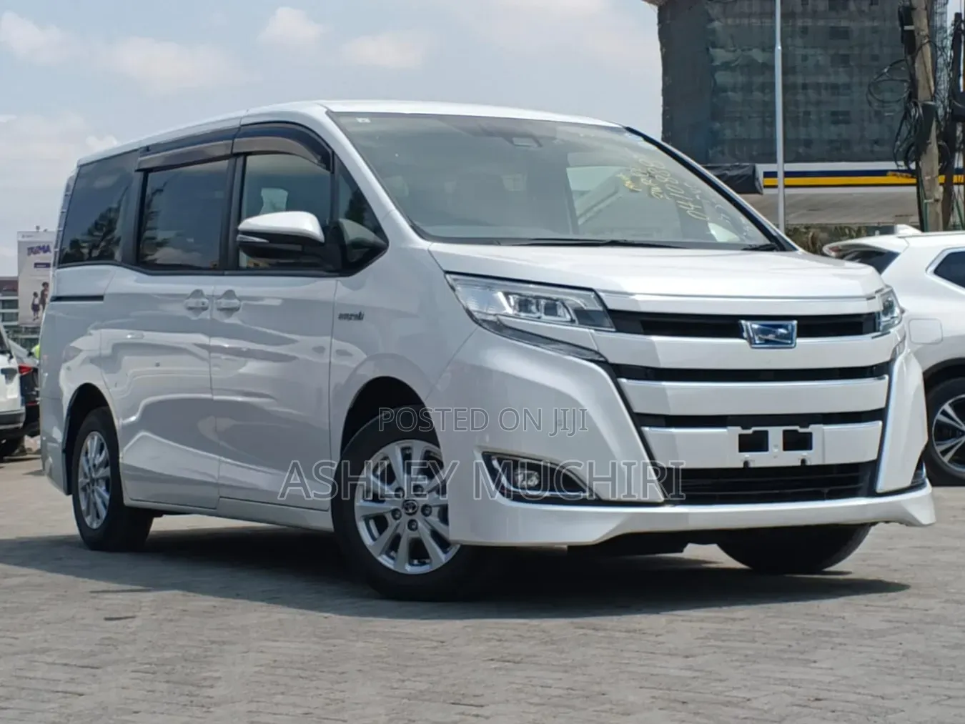 Toyota Noah 1.8 FWD Hybrid (7 seater) 2019 White
