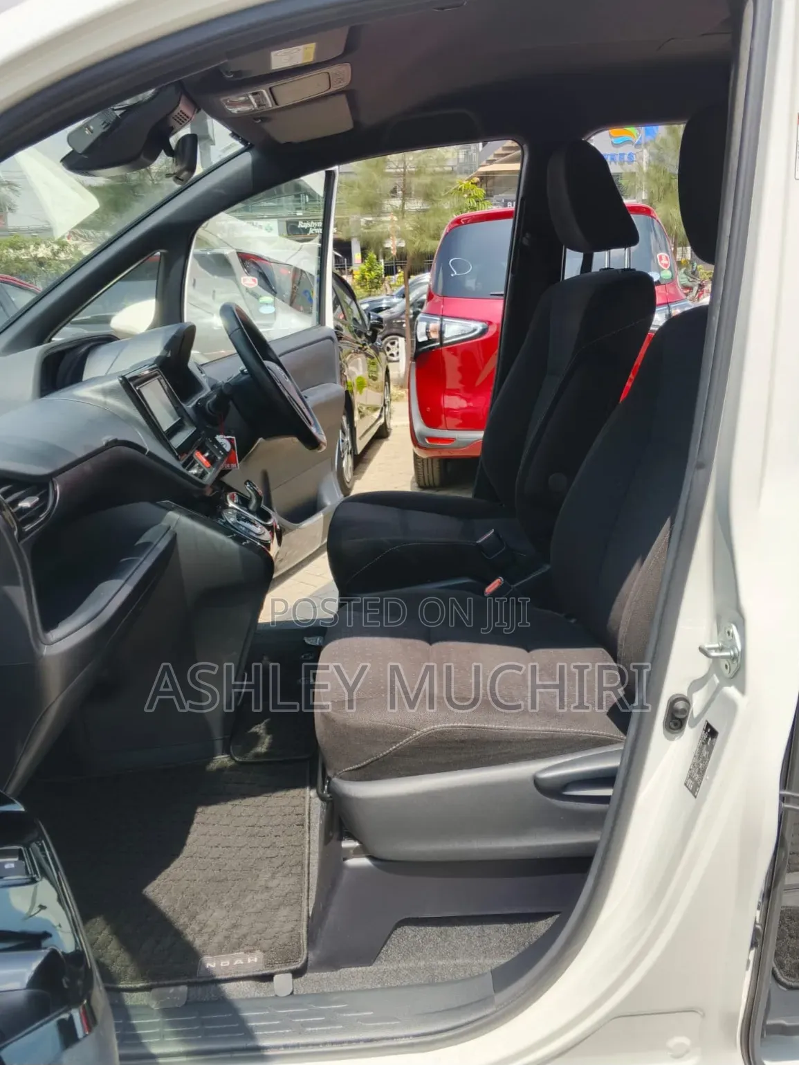 Toyota Noah 1.8 FWD Hybrid (7 seater) 2019 White
