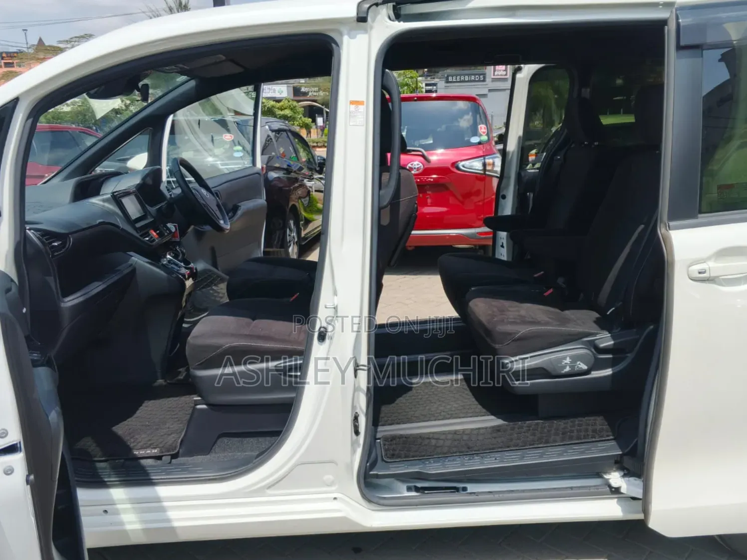 Toyota Noah 1.8 FWD Hybrid (7 seater) 2019 White