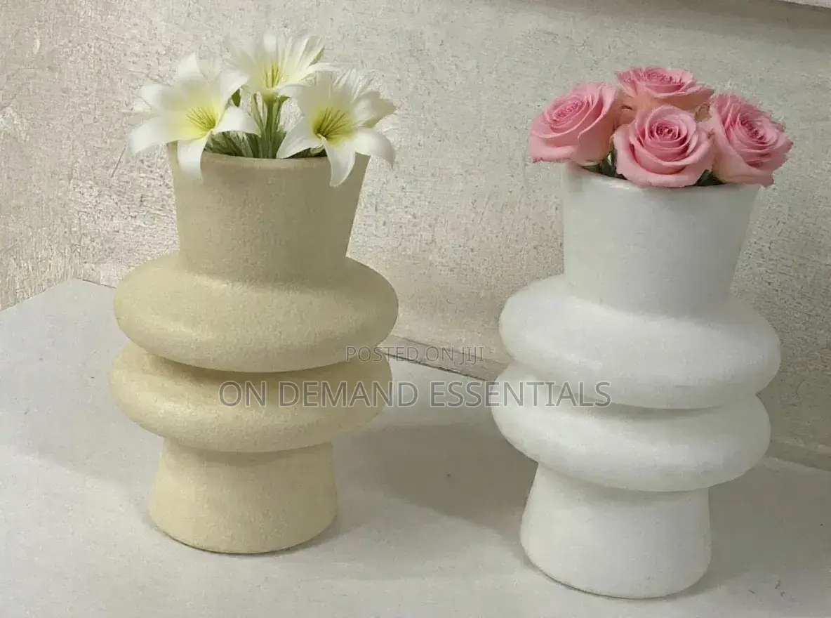 Elevate Your Home Décor With This Unbreakable Elegant Plastic Vase