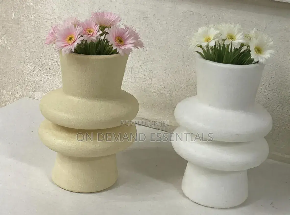 Elevate Your Home Décor With This Unbreakable Elegant Plastic Vase