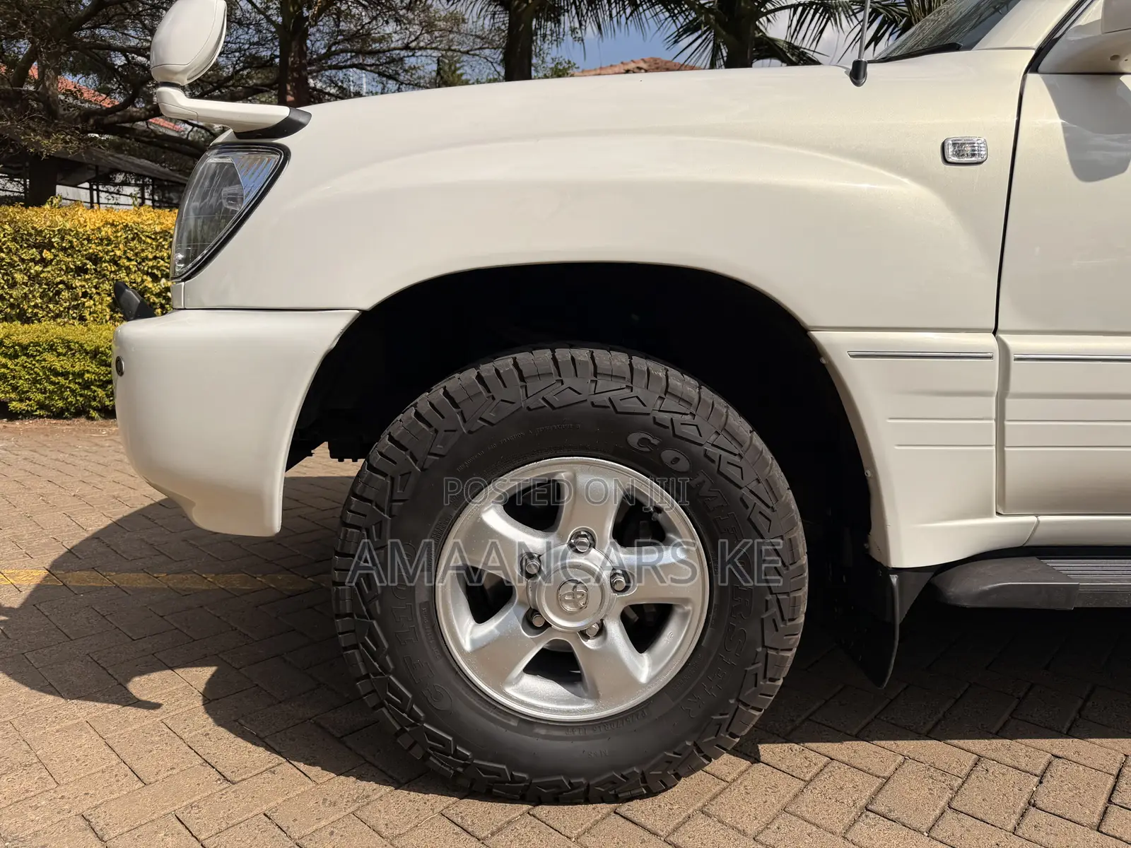 Toyota Land Cruiser HDJ 100 1999 White