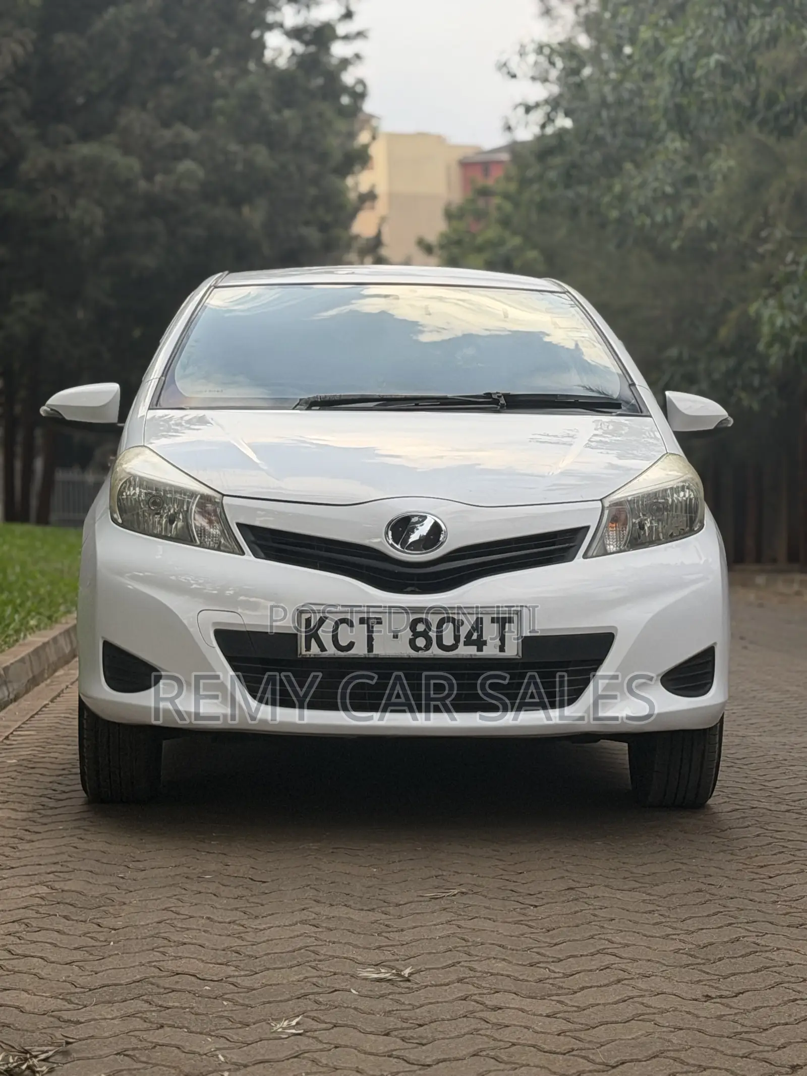 Toyota Vitz 2011 White