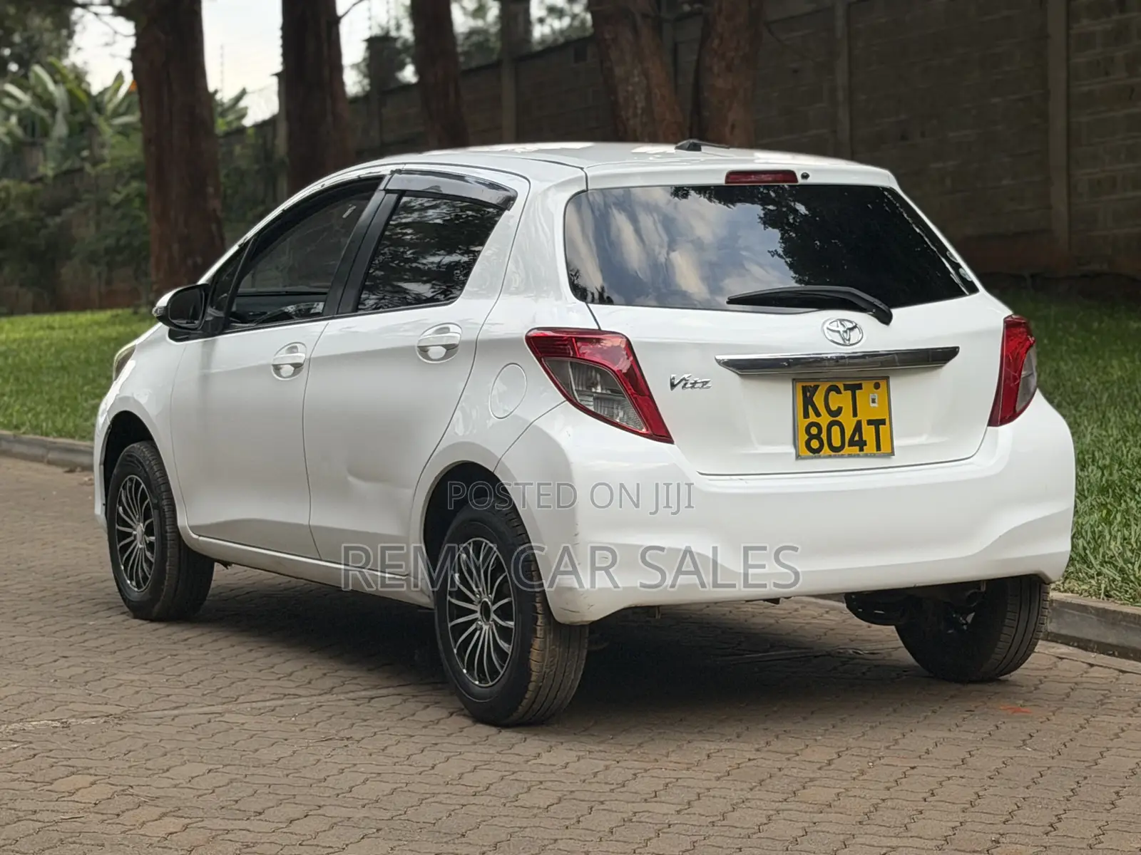 Toyota Vitz 2011 White