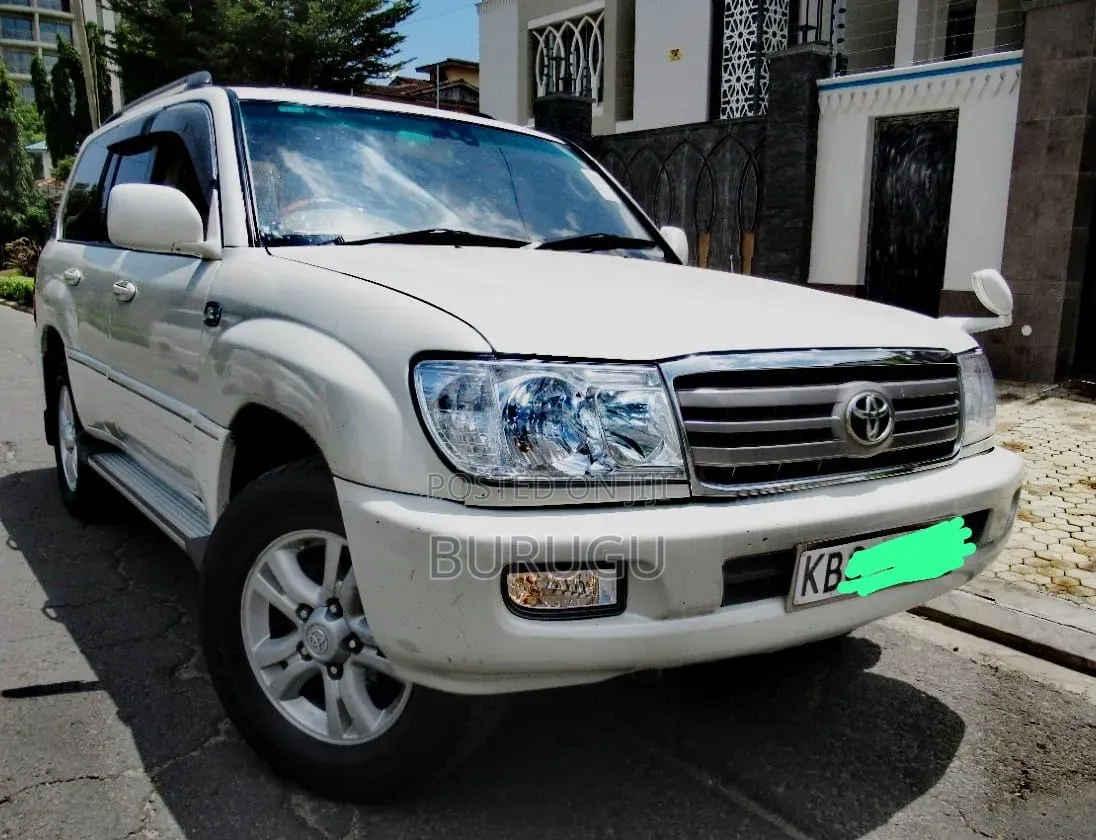Toyota Land Cruiser 2005 White
