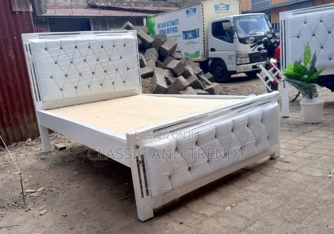 5x6 Clean White Mocket Bed