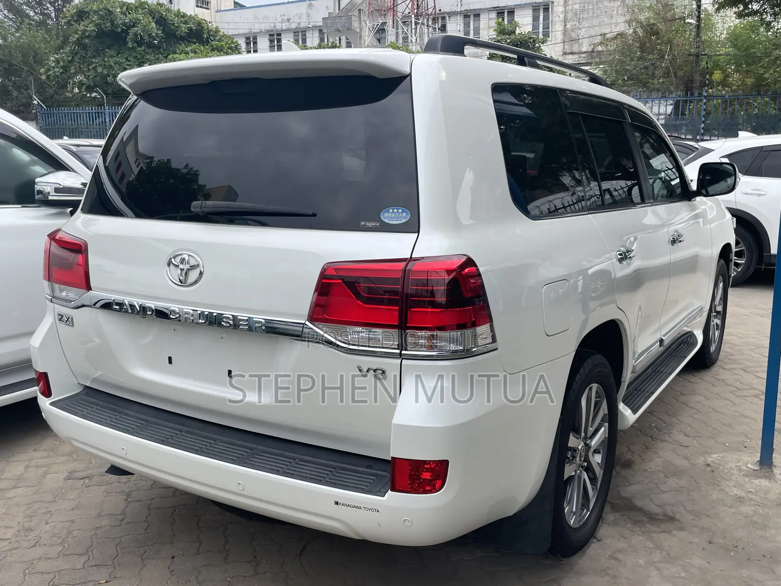 Toyota Land Cruiser 4.6 V8 ZX 2019 White