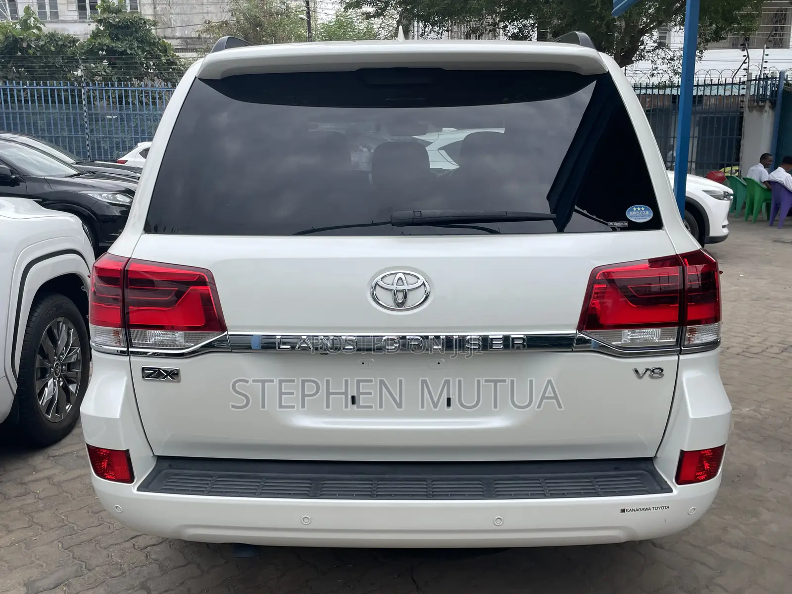 Toyota Land Cruiser 4.6 V8 ZX 2019 White
