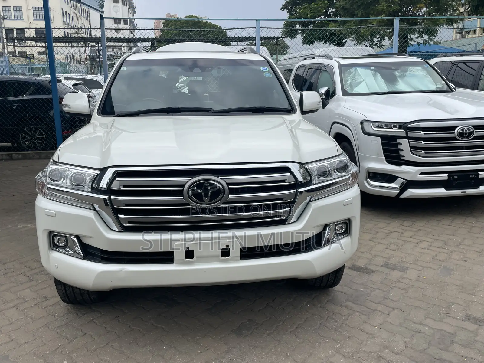 Toyota Land Cruiser 4.6 V8 ZX 2019 White