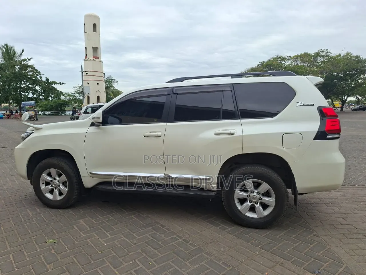Toyota Land Cruiser Prado 2017 White