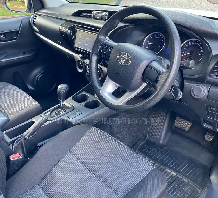Toyota Hilux 2019 White