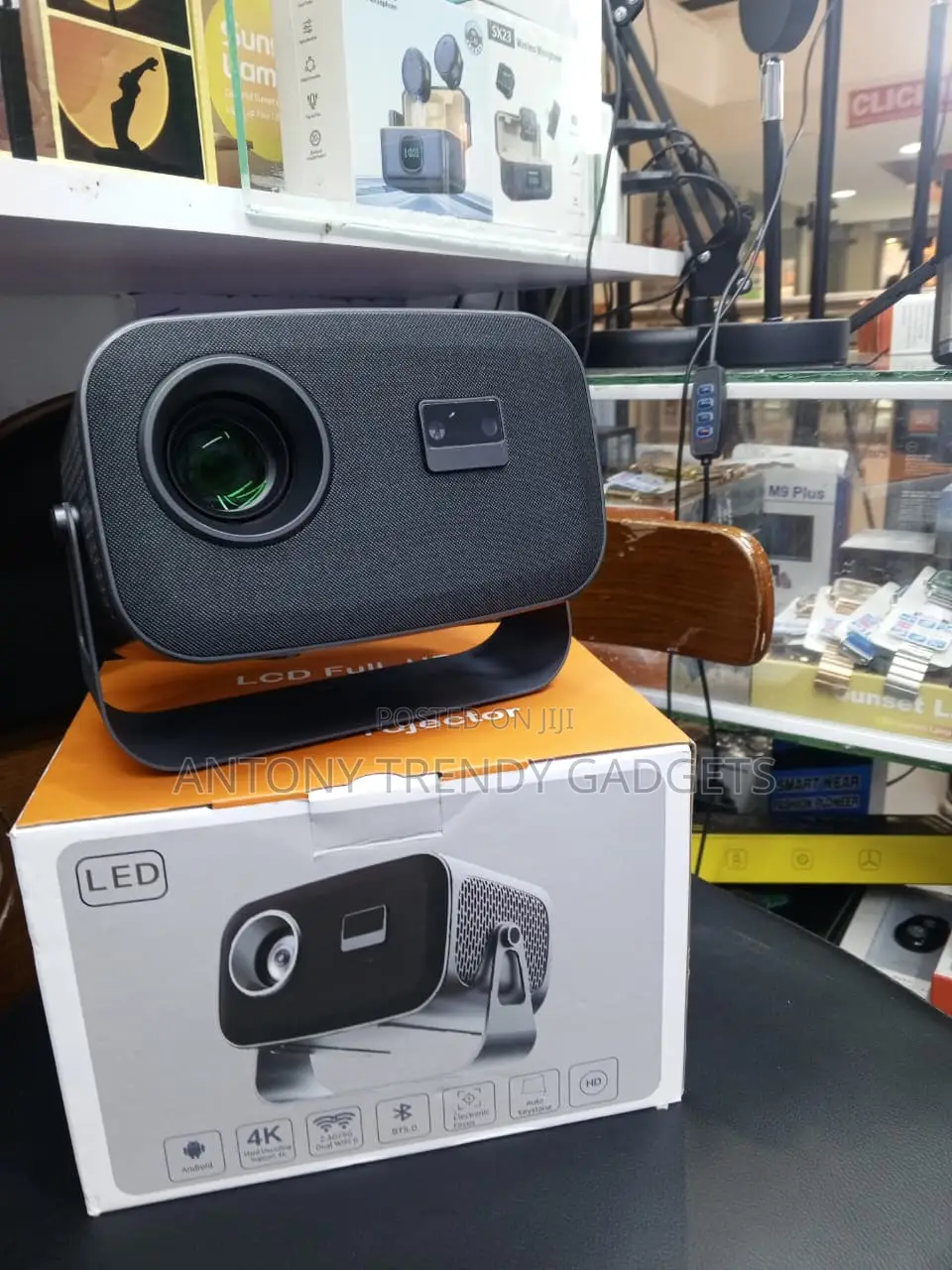 Android Projector 1080P With Support Auto Keystone