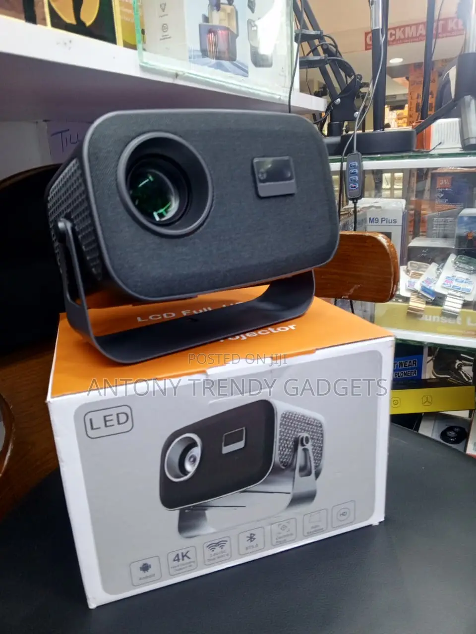 Android Projector 1080P With Support Auto Keystone