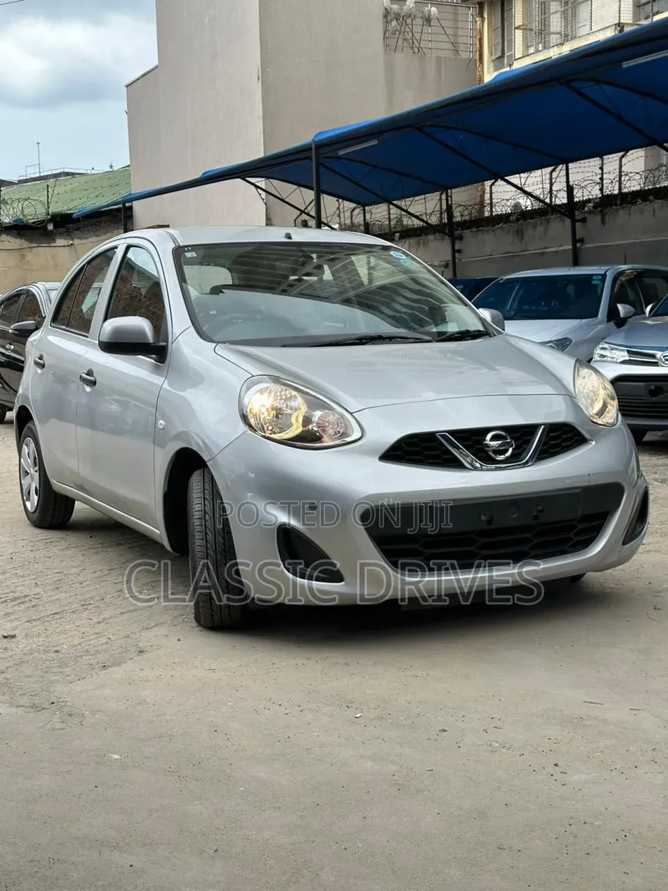 Nissan March 2018 Silver