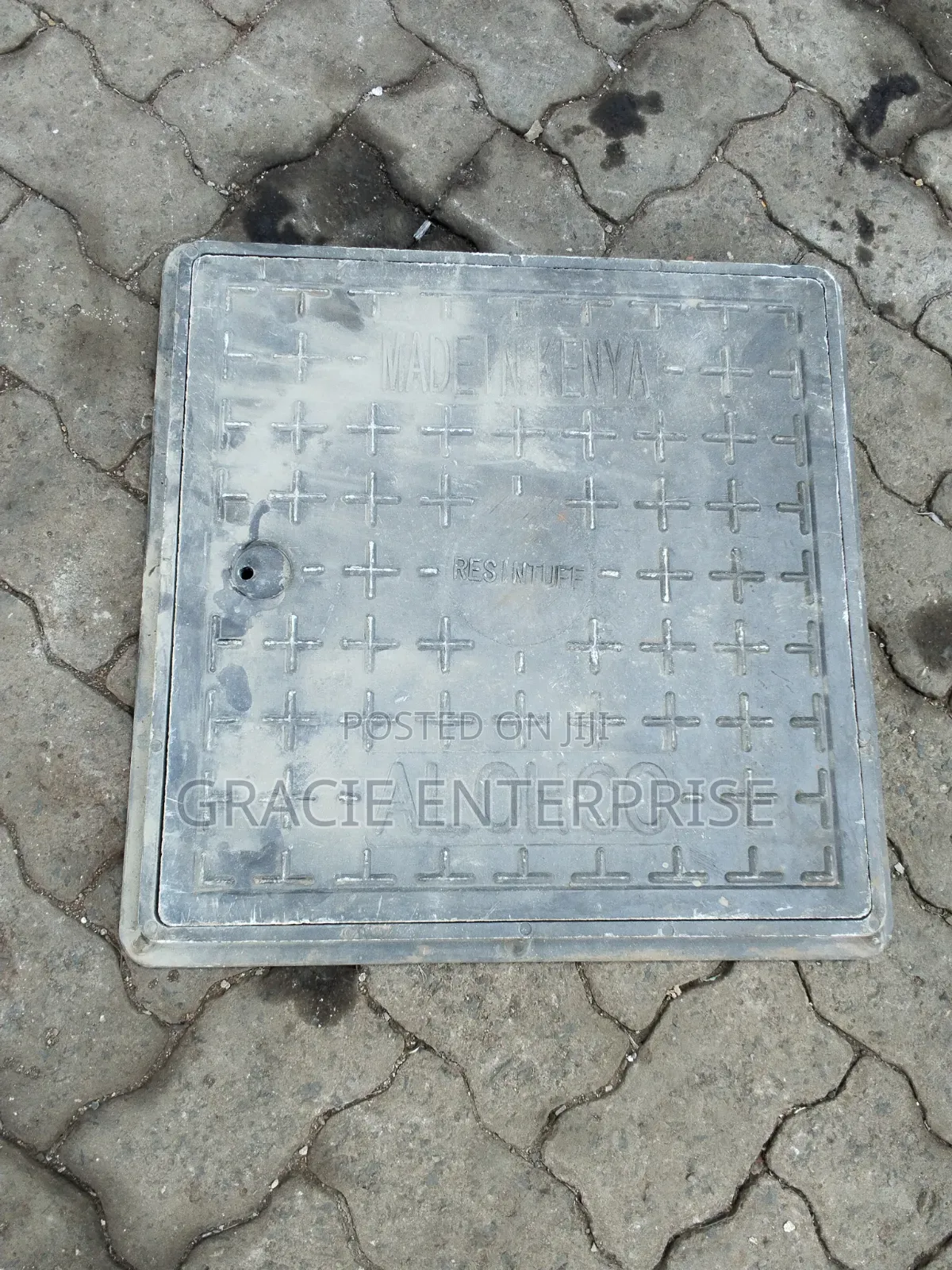 Reinforced Manhole Cover 450 by 450