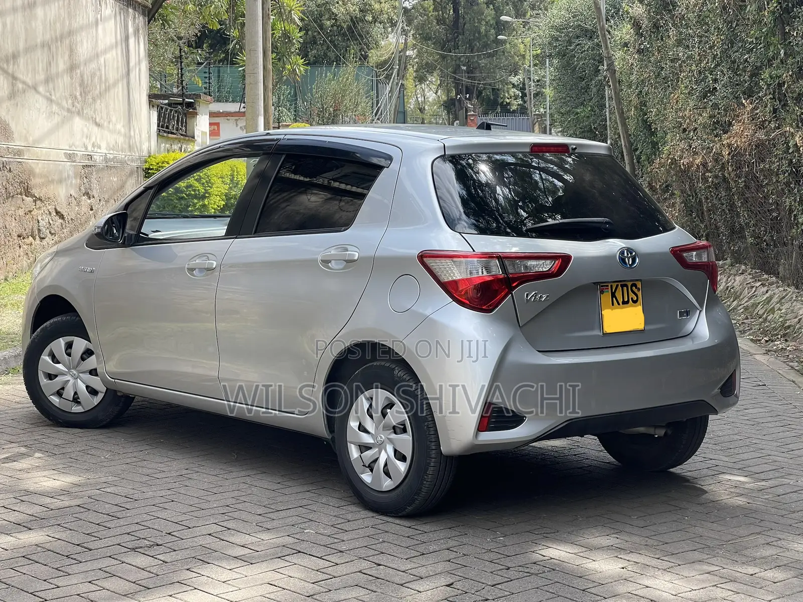 Toyota Vitz 2017 Silver