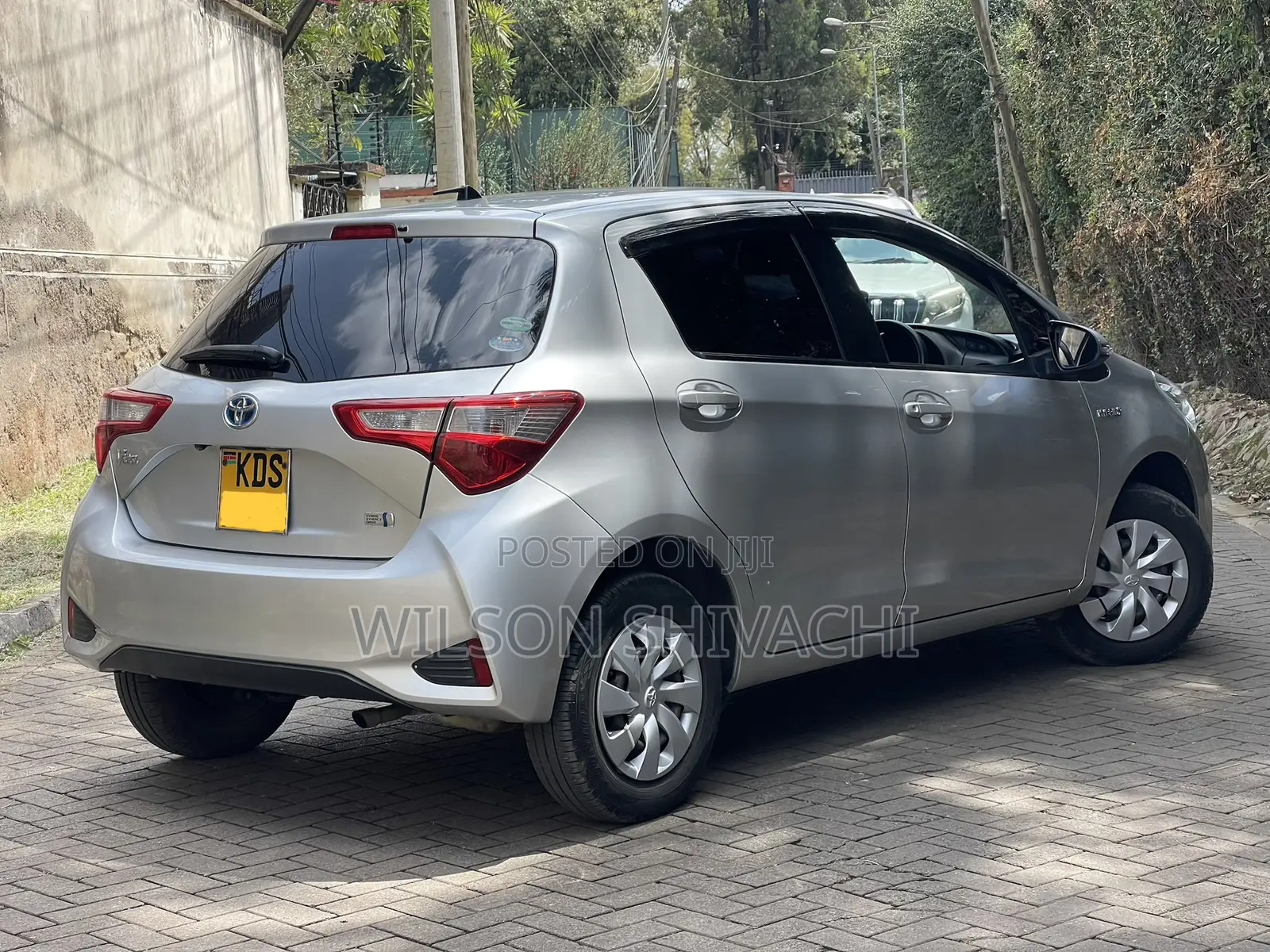 Toyota Vitz 2017 Silver
