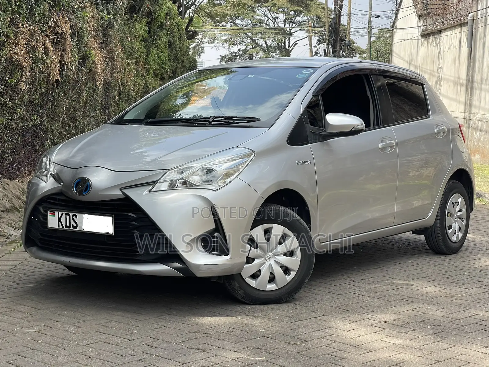 Toyota Vitz 2017 Silver
