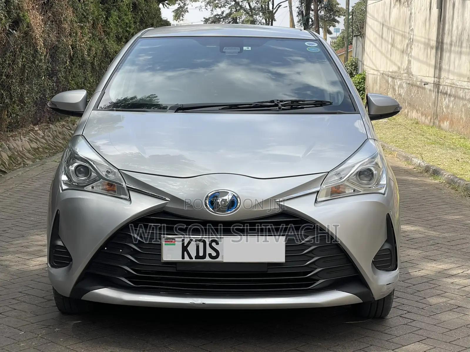 Toyota Vitz 2017 Silver