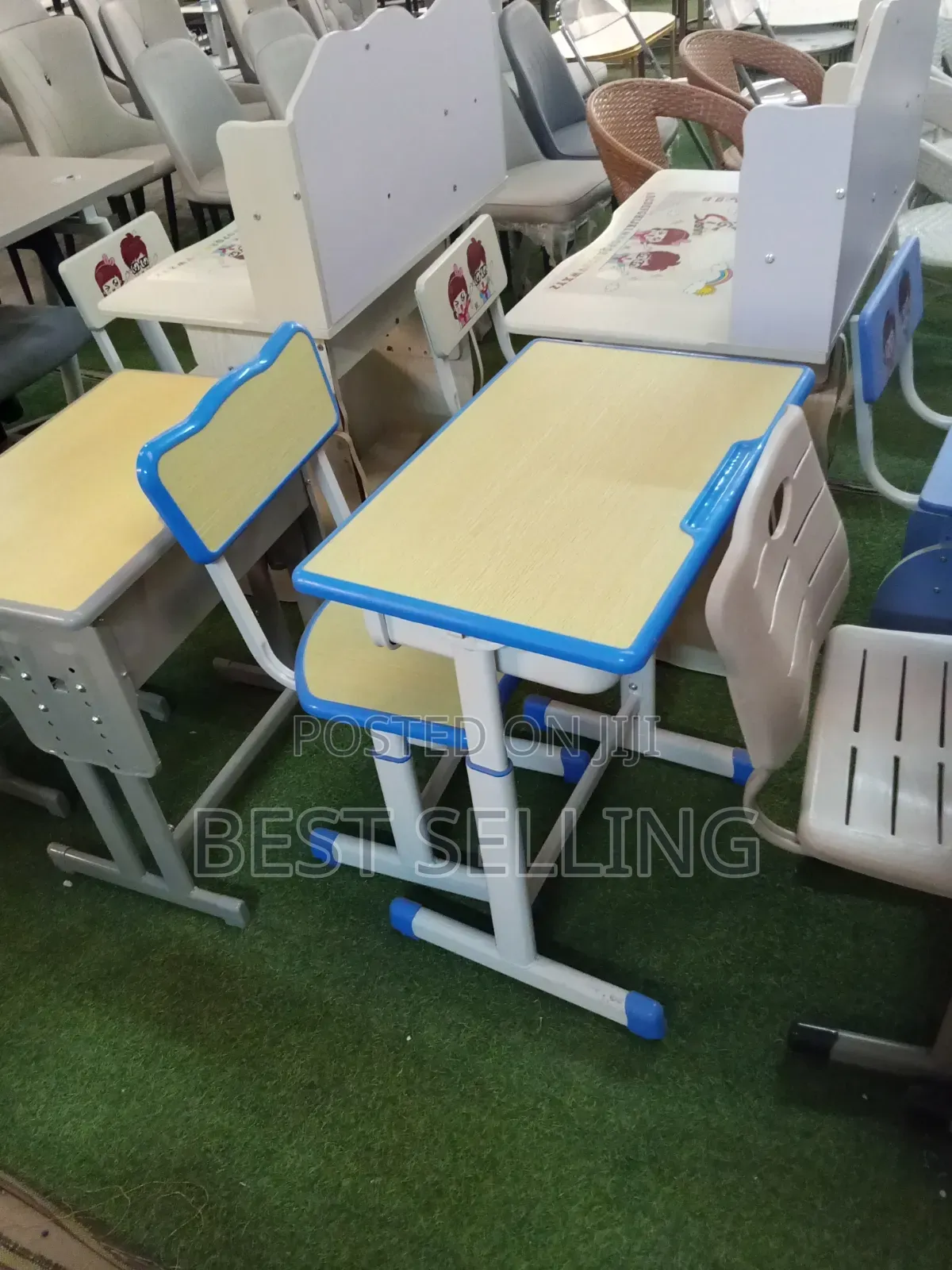 Modern School Kidderdesk- Favorable for Schools