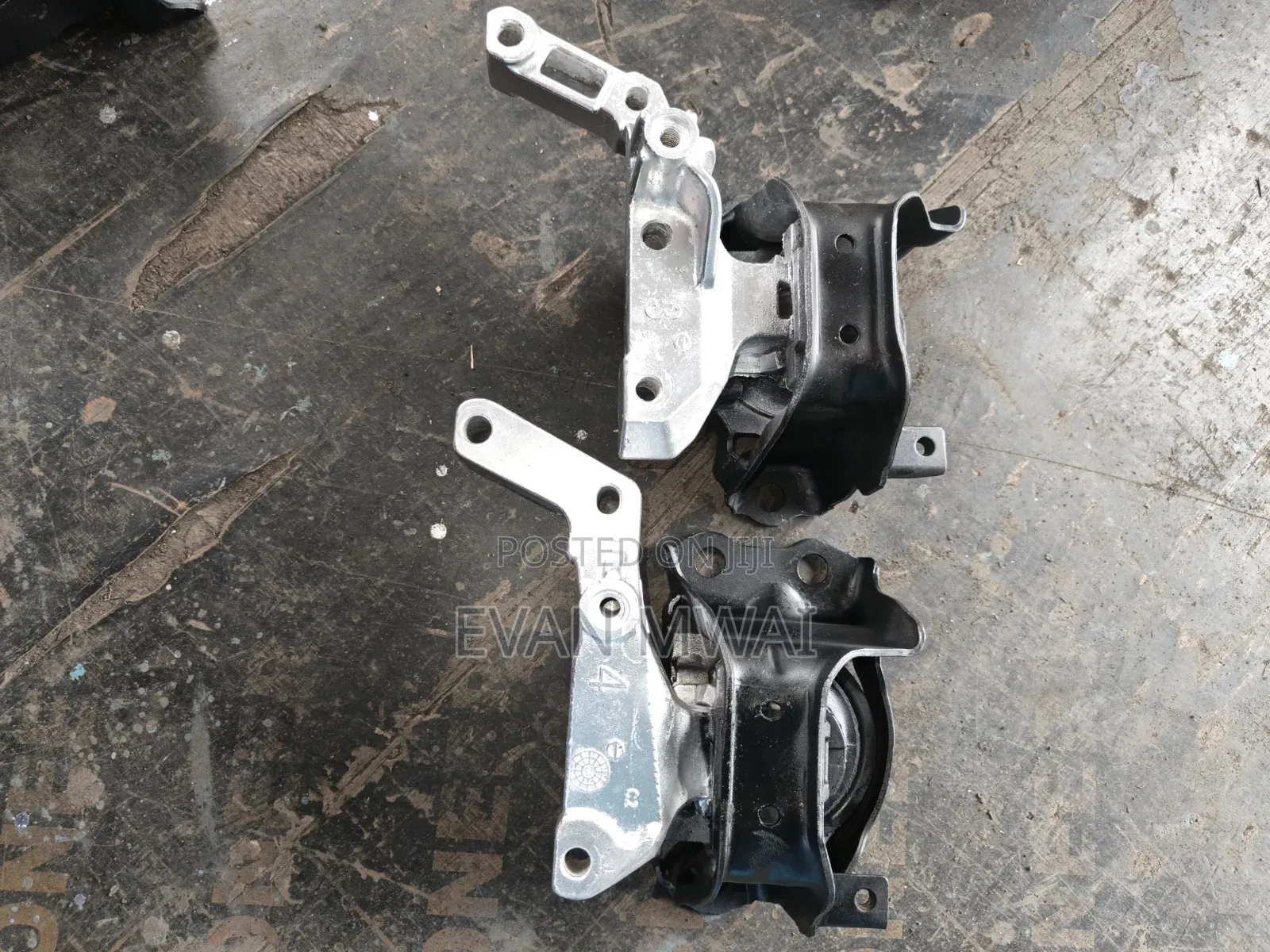 Nissan March / NOTE 2012 Engine Mounting