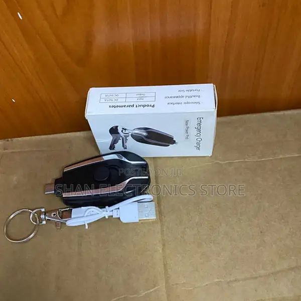 ✯ Universal Pocket-Sized Type-C Portable Emergency Keychain Charger