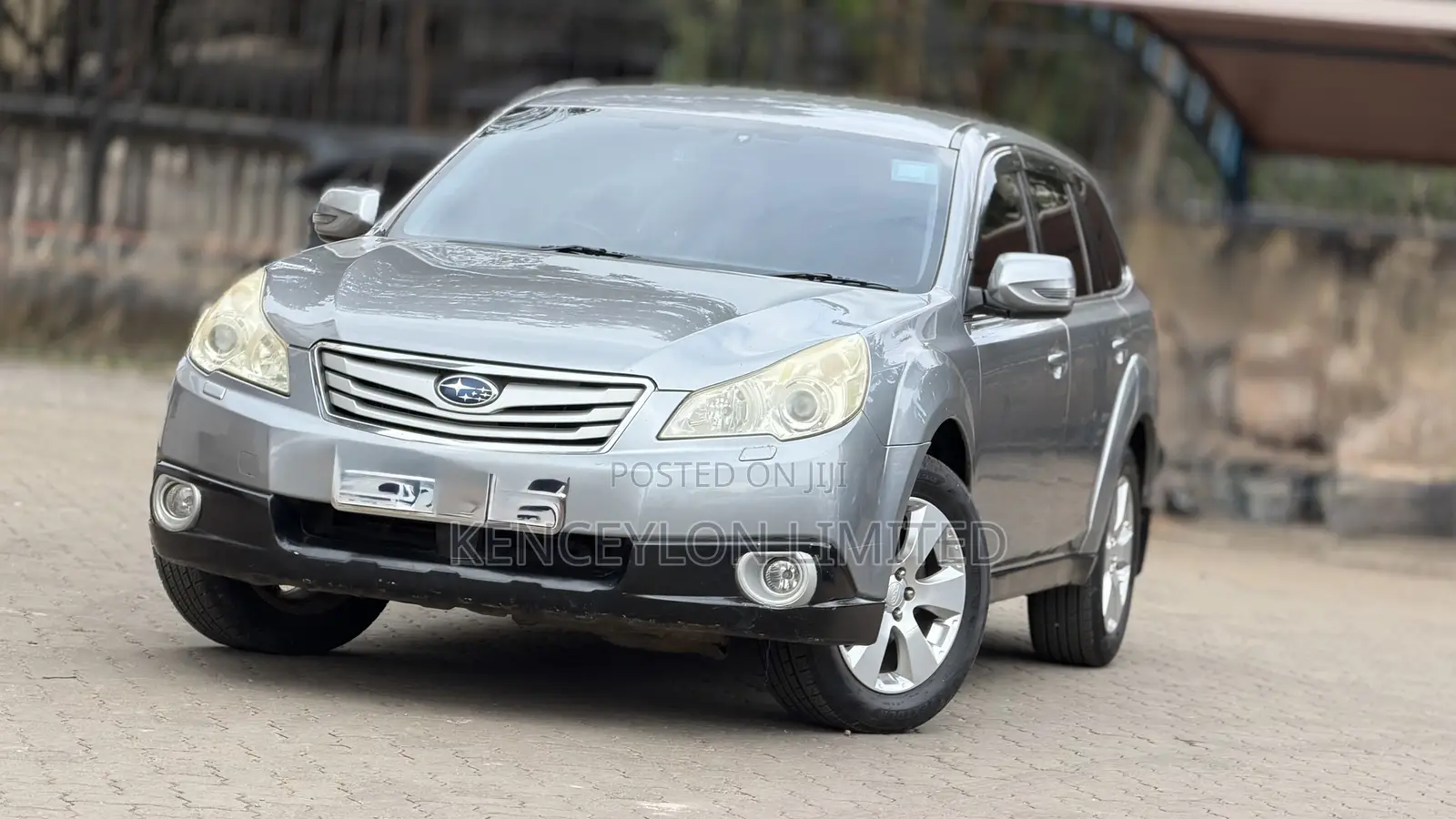 Subaru Outback 2.5i Limited 2011 Gold