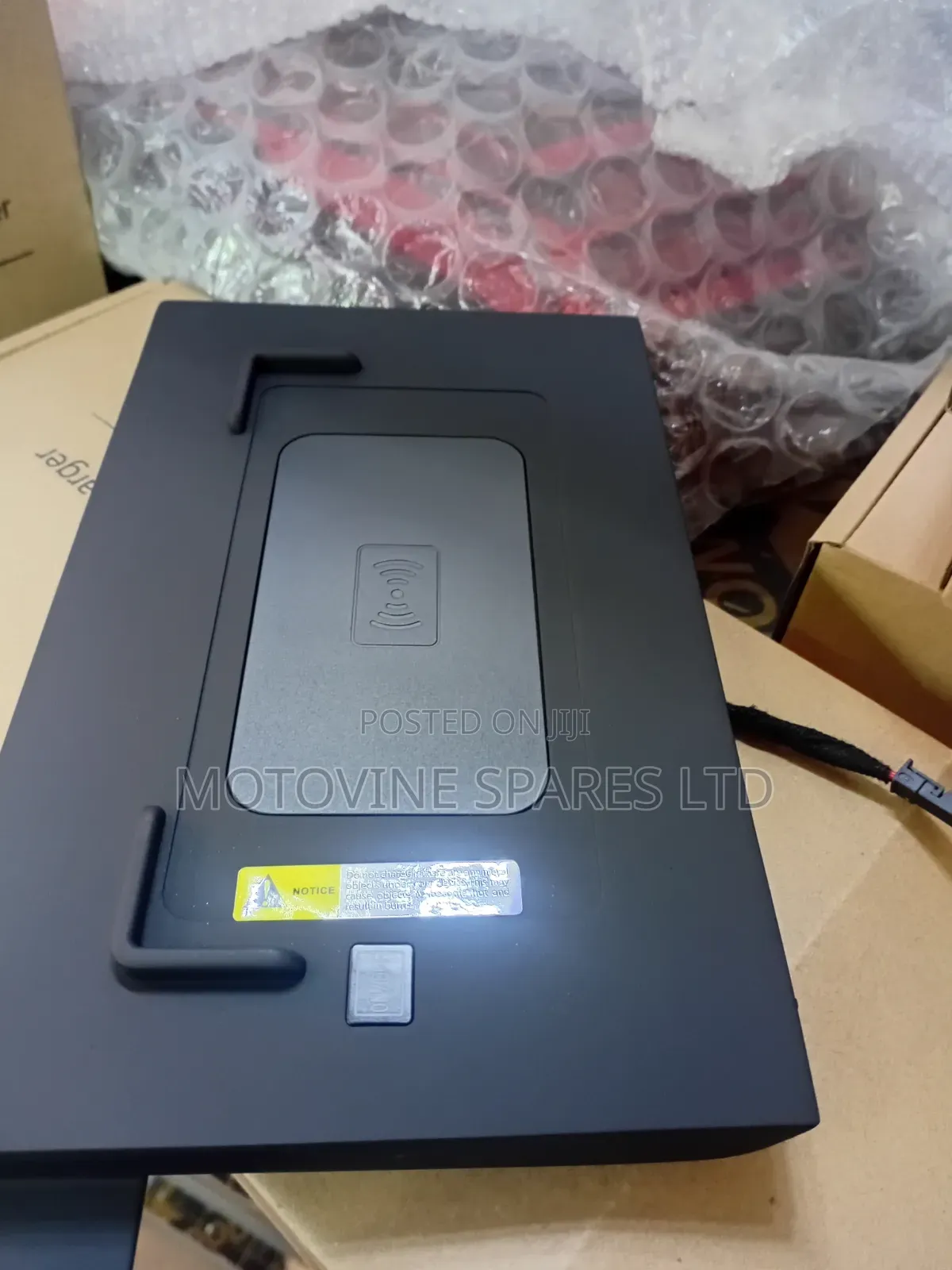 Land Rover Discovery 5 Wireless Car Charger