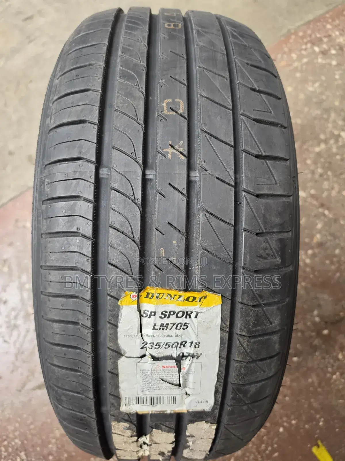 235 /50 R18 DUNLOP TIRES (Japan)