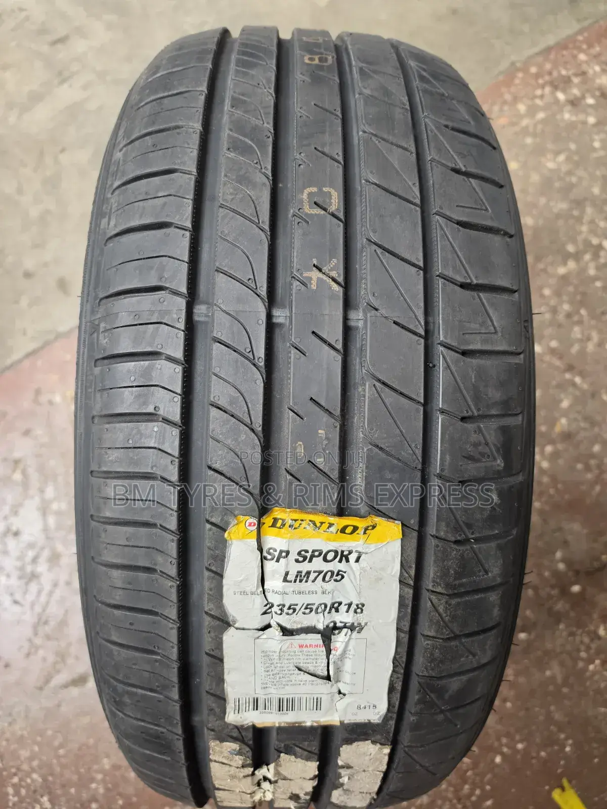 235 /50 R18 DUNLOP TIRES (Japan)