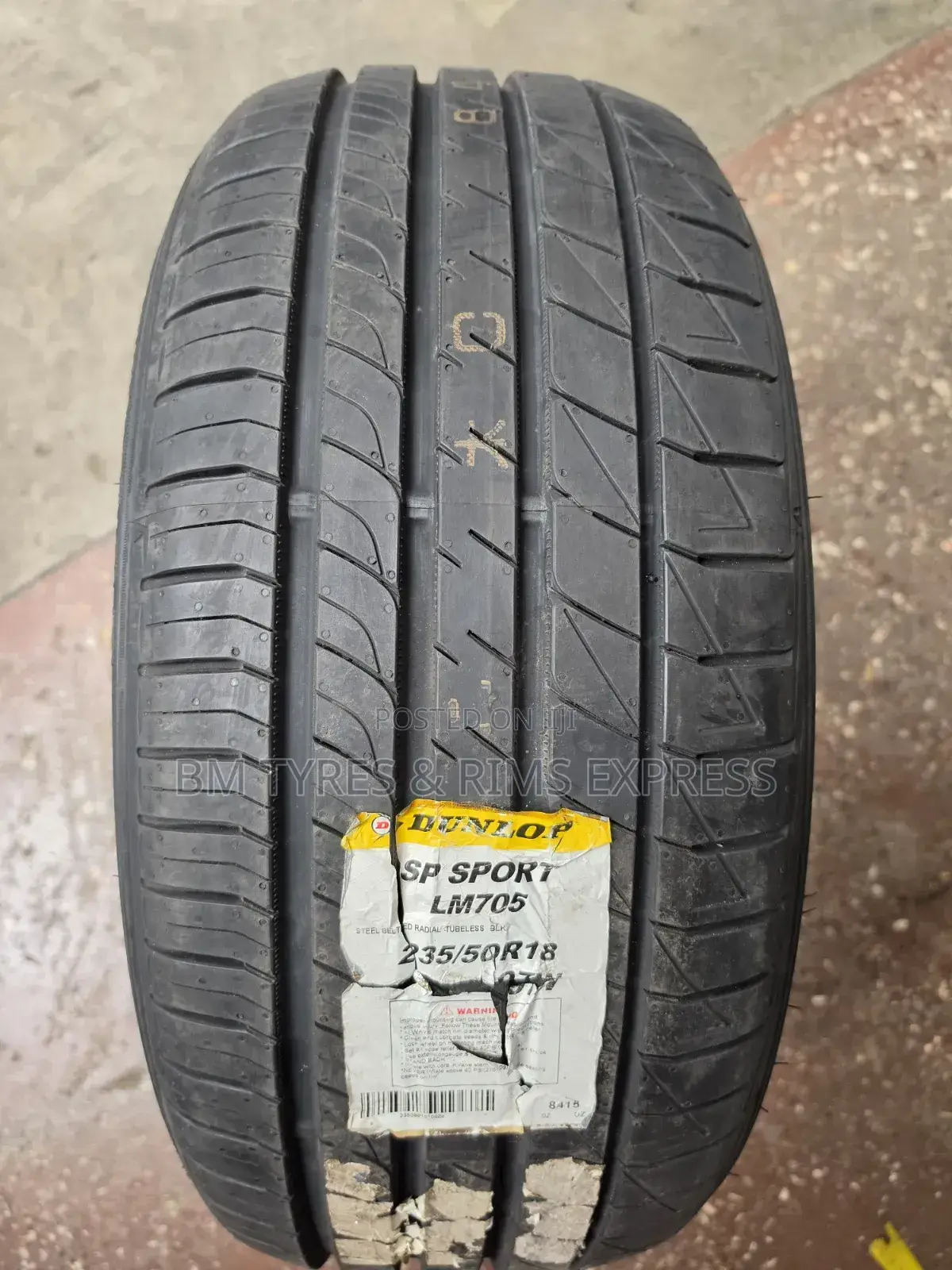 235 /50 R18 DUNLOP TIRES (Japan)