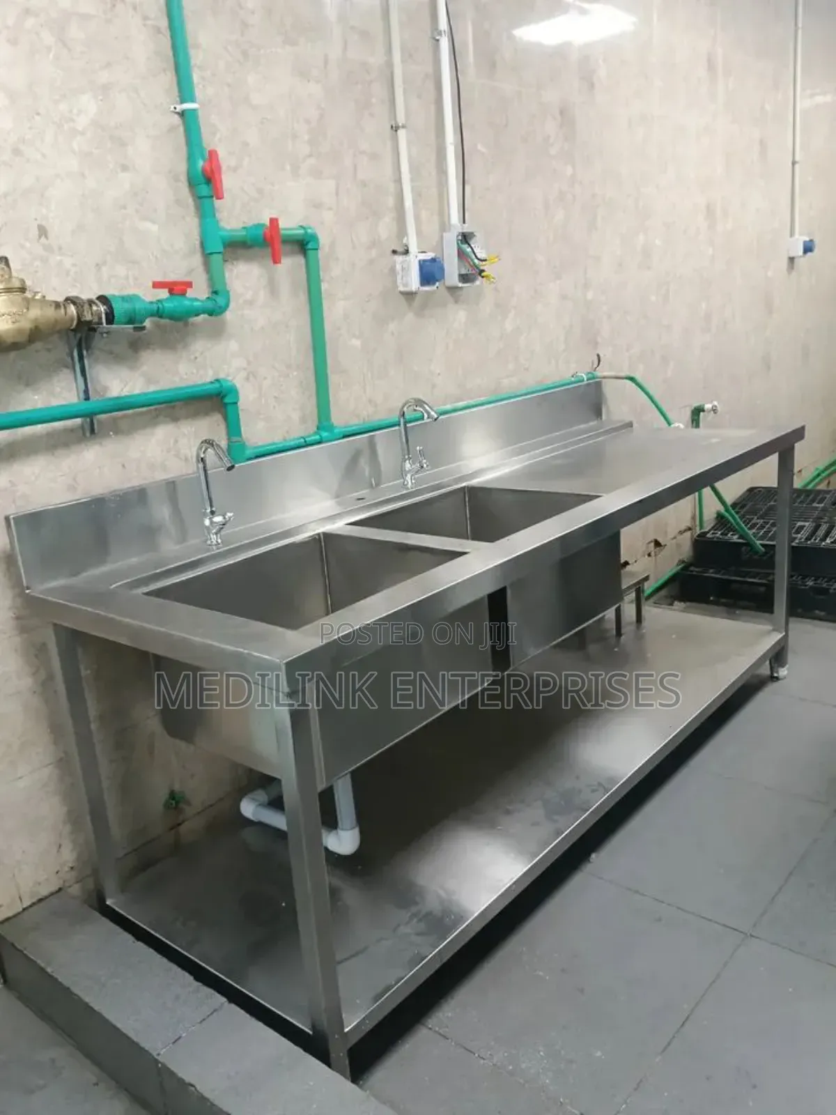 Commercial Washing Double Bowl Sinks With a Working Space