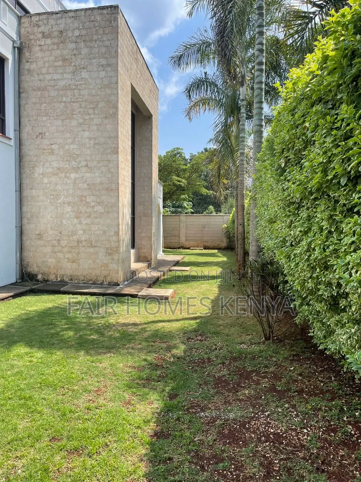 4bdrm Townhouse / Terrace in Lavington Maji, Muthangari for rent
