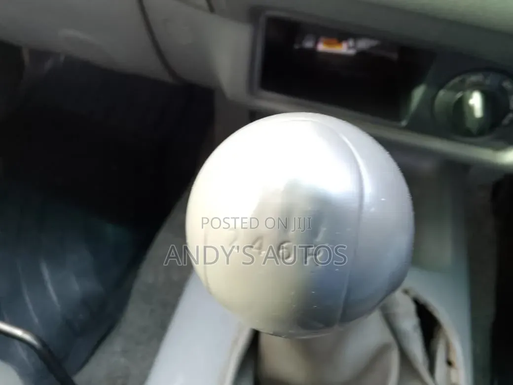 Nissan NP300 2010 Silver