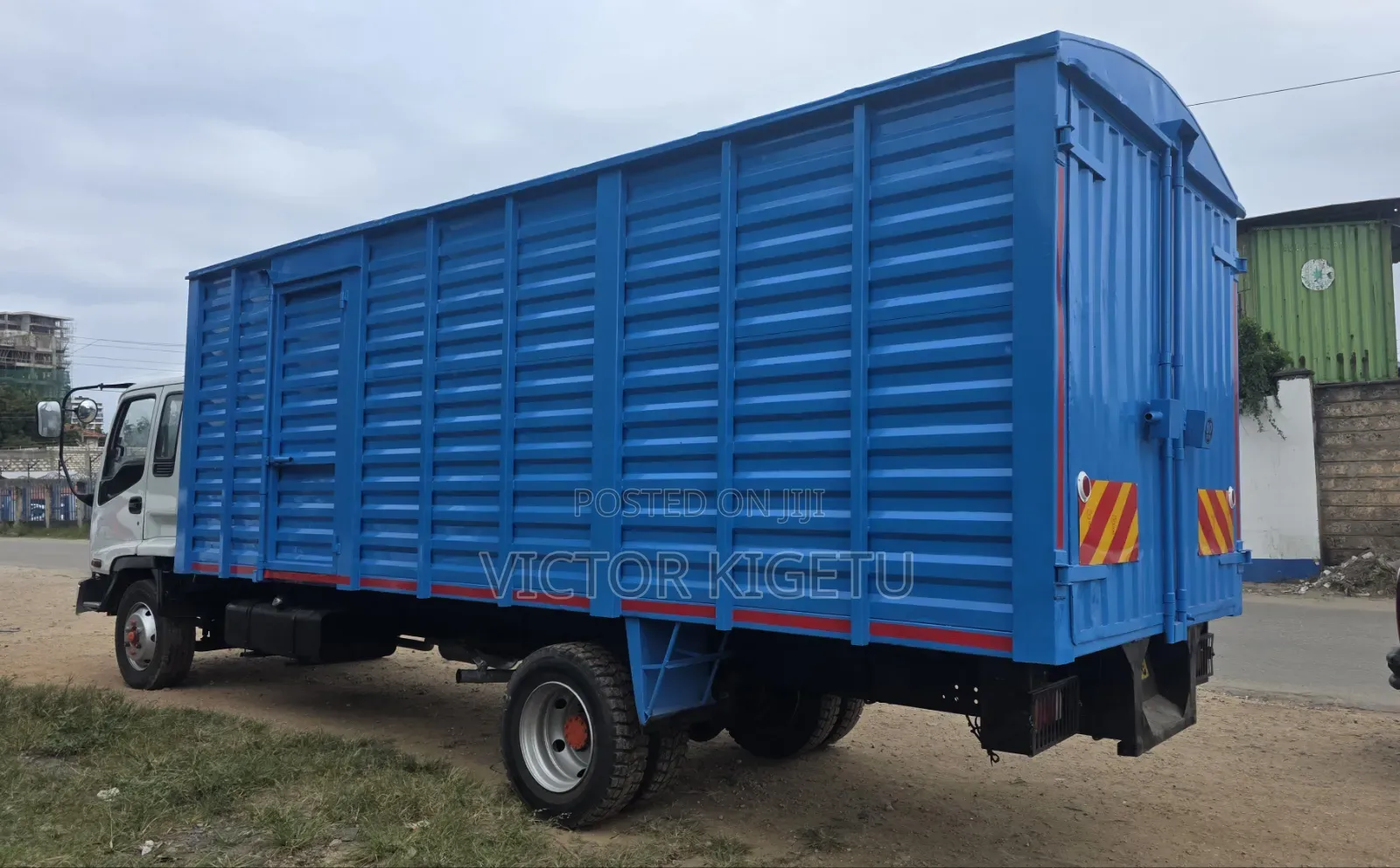 Isuzu FRR33 Enclosed Body