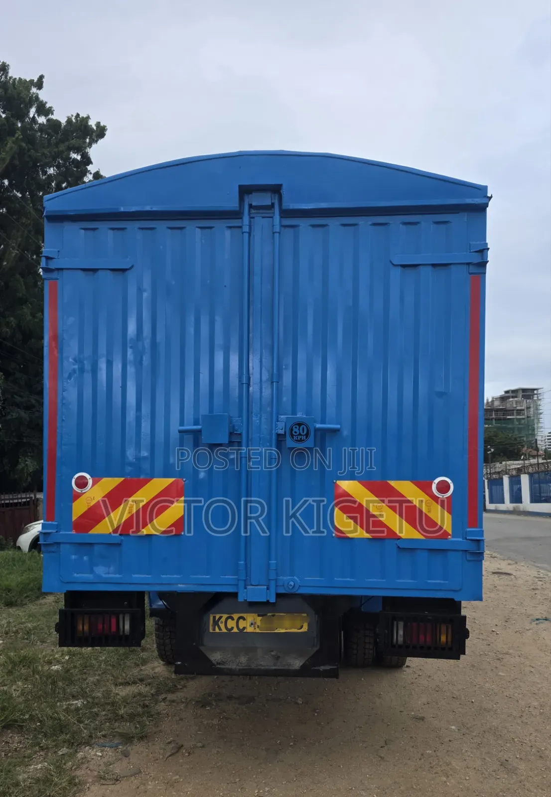 Isuzu FRR33 Enclosed Body