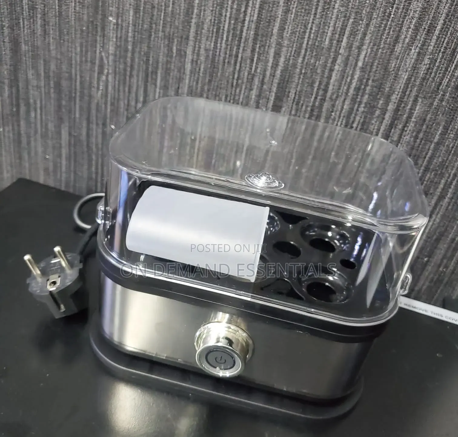 Electric Egg Boiler With Water Measuring Cup